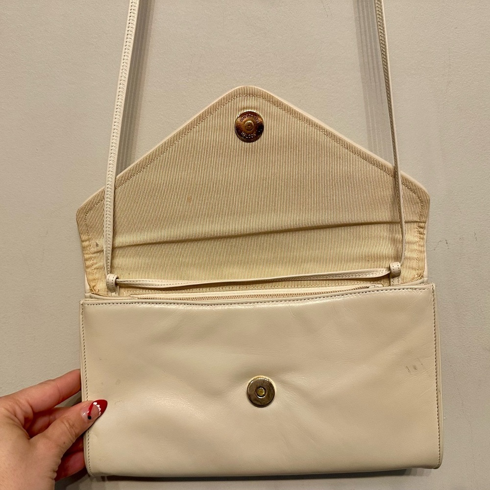 Vintage Leather Cream w/ Gold Stud Detailing Crossbody Bag - Picture 3 of 6